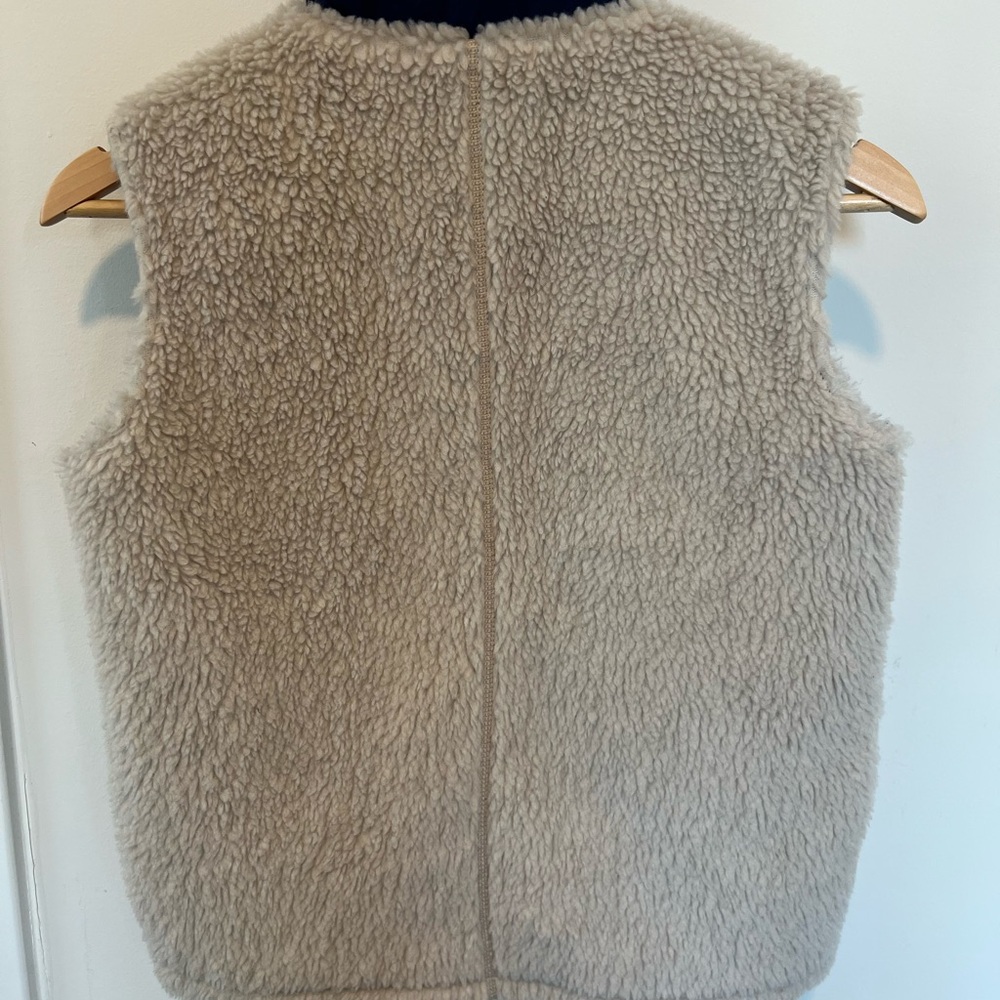 Patagonia Kids Sherpa Vest - Cream and Navy - Picture 5 of 5
